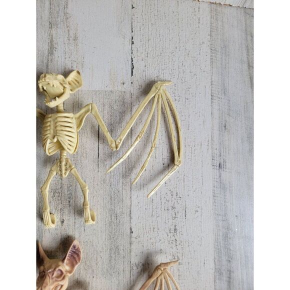 Greenbrier Halloween skeleton hanging bat set pop decor - Picture 7 of 11